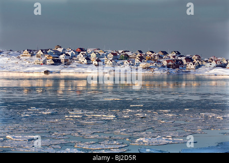 Skandinavischen Winter Seelandschaft. Ortsteil Kallo-Knippla Insel im nördlichen Göteborg Schären. Schweden. Stockfoto