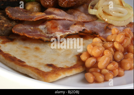 traditionelles irisches Frühstück auf einer großen Platte Stockfoto