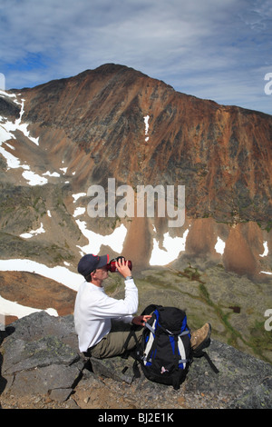 Wanderer, die Pause auf Trail bis zur Hudson Bay Spitzberg, Smithers, Britisch-Kolumbien Stockfoto