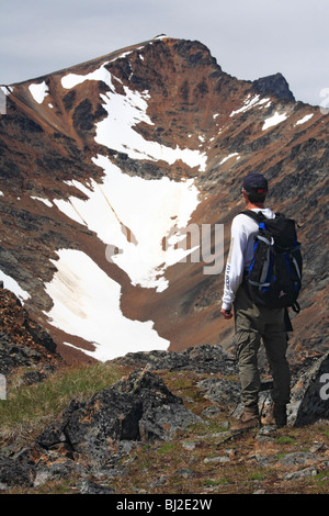 Wanderer, die Pause auf Trail bis zur Hudson Bay Spitzberg, Smithers, Britisch-Kolumbien Stockfoto