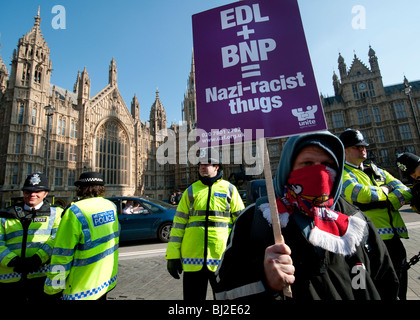 UAF (United Against Fascism) Protest in Parliament Square gegen islamfeindlichen niederländischen Politikers Geert Wilders Besuch in London. Stockfoto