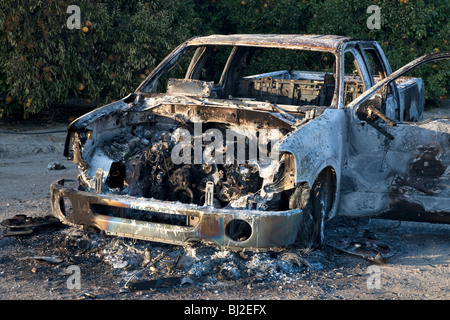 Abgebranntes 'Compact' gestohlene Abholung. Stockfoto