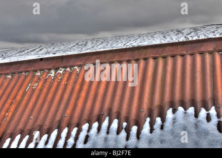 Das Dach aus Wellblech rot orange Stockfoto, Bild: 169291067 - Alamy