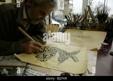 Traditionelle arabische Kalligraphie Darstellung einen tanzenden Derwisch in Istanbul, Türkei, durch Hattat Kamil Nazik Stockfoto