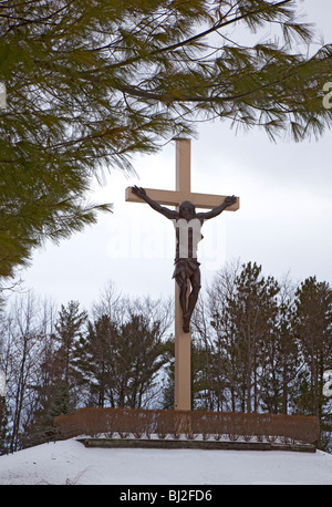 Indian River, Michigan - The National Shrine of das Kreuz im Wald, berichtet, dass der weltweit größte Kruzifix. Stockfoto