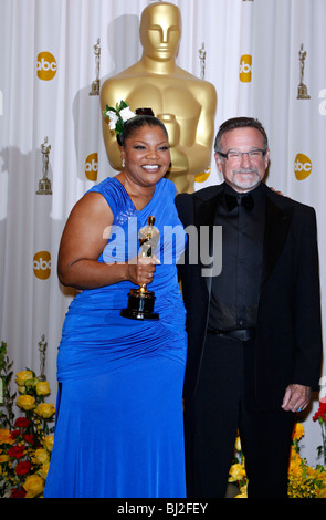 MO'NIQUE & ROBIN WILLIAMS 82. ACADEMY AWARDS PRESS ROOM KODAK THEATRE HOLLYWOOD USA 7. März 2010 Stockfoto