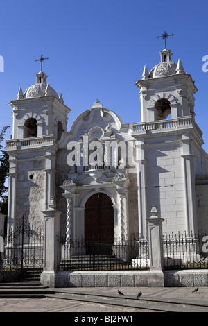 Weiße Kirche erbaute sillar (Vulkangestein) in Arequipa, die weiße Stadt, Anden, Peru, Südamerika Stockfoto