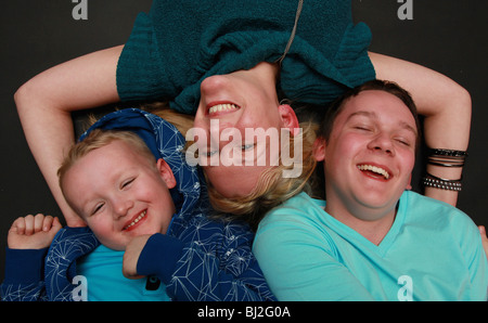 Mutter und Söhne. Stockfoto