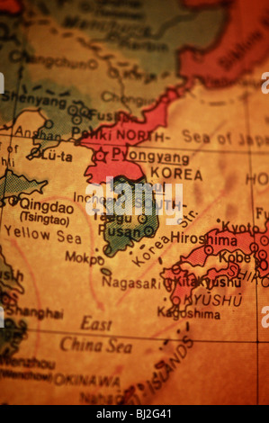Ein Detail-Foto der Welt wie auf einem antiken Globus dargestellt. Mit Schwerpunkt auf Korea. Stockfoto