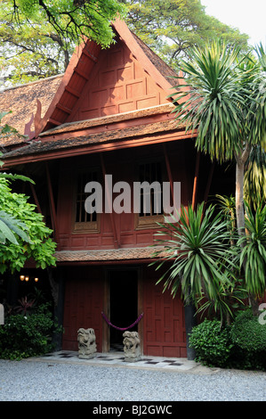 Eines der Gebäude in Jim Thompson Haus, Bangkok – eine Sammlung von 6 traditionelle Thai Teak Gebäude. Stockfoto