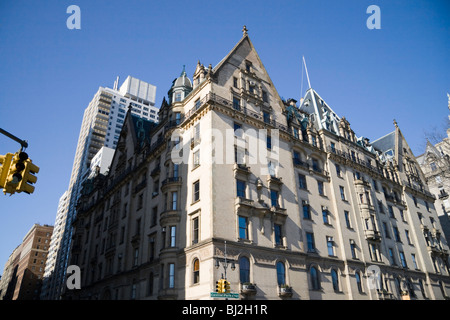 Ein Blick auf das Dakota-Apartmenthaus in New York City, New York. Stockfoto