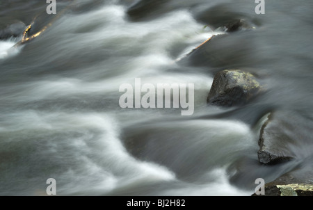 Stromschnellen im Swift River, Ausbau Reservoir, Massachusetts, USA. Stockfoto