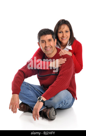 Mittleren Alters paar lächelnd isoliert auf weißem Hintergrund Stockfoto