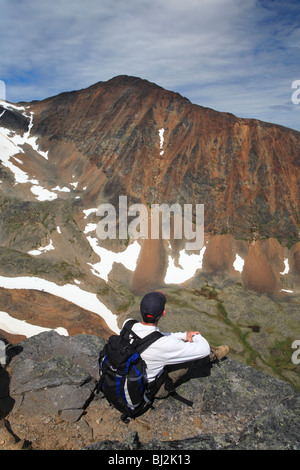 Wanderer, die Pause auf Trail bis zur Hudson Bay Spitzberg, Smithers, Britisch-Kolumbien Stockfoto