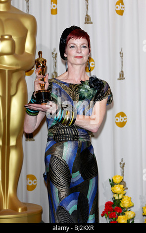 SANDY POWELL 82. ACADEMY AWARDS Presse Raum KODAK THEATRE HOLLYWOOD USA 7. März 2010 Stockfoto