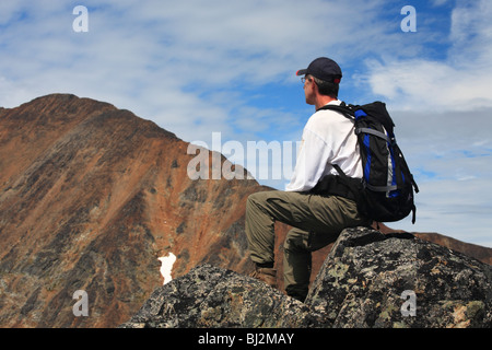 Wanderer, die Pause auf Trail bis zur Hudson Bay Spitzberg, Smithers, Britisch-Kolumbien Stockfoto