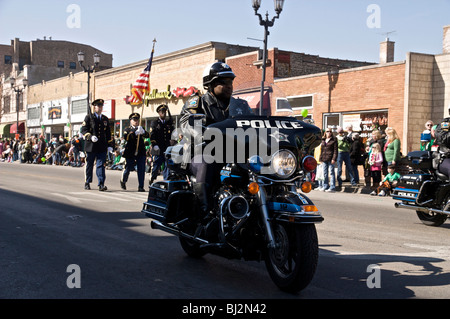 Motorrad-Polizist. 2010 St. Patricks Day Parade. Forest Park, Illinois. Stockfoto