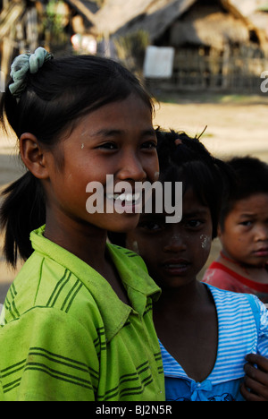 glücklich und lächelnd Karen Kinder, Umpium-Flüchtlingslager (thai-burmesischen Grenze), südlich von Mae Sot, Provinz Tak, Nord-thailand Stockfoto