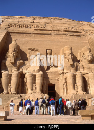 Großer Tempel von Ramses II, Abu Simbel, Assuan Governorate, Republik Ägypten Stockfoto