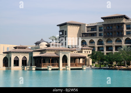 Architektur im orientalischen Stil in Dubai, Vereinigte Arabische Emirate Stockfoto