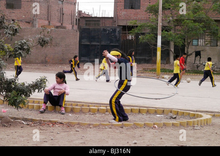 PERU-Straßenszene in Pamplona Alta, Lima. Foto (C) Sean Sprague 2009 Stockfoto