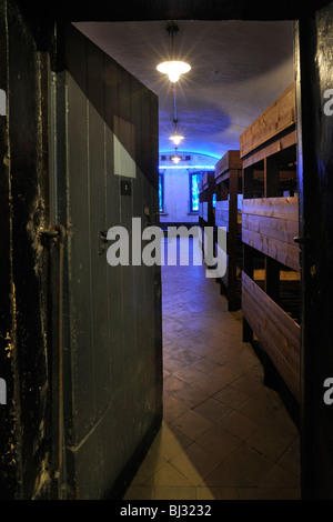 Etagenbetten in Baracke Zimmer in Fort Breendonk, zweiten Weltkrieg zwei Konzentrationslager in Belgien Stockfoto