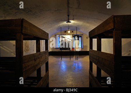Etagenbetten in Baracke Zimmer in Fort Breendonk, zweiten Weltkrieg zwei Konzentrationslager in Belgien Stockfoto