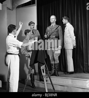 Eine Szene aus dem Terence Rattigan spielen, Ross, Worksop College, Nottinghamshire, 1963.  Künstler: Michael Walters Stockfoto