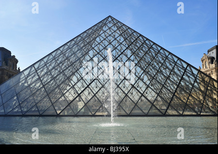 Die Pyramide, Le Louvre, Paris, Frankreich Stockfoto