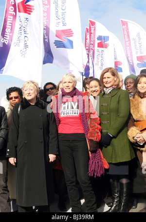 Annie Lennox mit Frau Sarah Brown von der britischen Labour-Premierminister Stockfoto