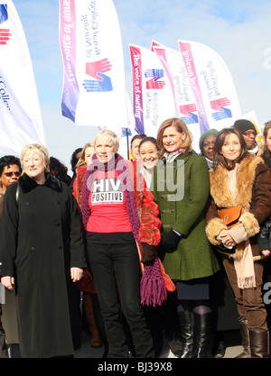 Annie Lennox mit Frau Sarah Brown von der britischen Labour-Premierminister Stockfoto