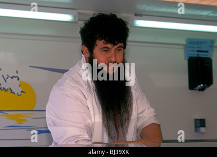 1, 1, bärtiger Mann, Muslim, Anbieter, midi-Markt, in der Nähe von Gare du Midi, Stadt Brüssel, Brüssel, Region Brüssel-Hauptstadt, Belgien, Europa Stockfoto