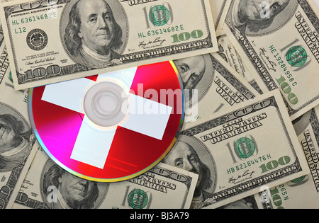 DVD, CD, Euro-Scheine, Nationalflagge Schweiz, symbolisches Bild für den Kauf von Bankunterlagen, Steuerhinterziehung, Banking confid Stockfoto