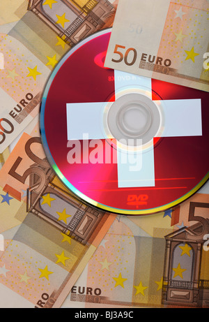 DVD, CD, Euro-Scheine, Nationalflagge Schweiz, symbolisches Bild für den Kauf von Bankunterlagen, Steuerhinterziehung, Banking confid Stockfoto