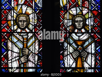 St. Jakobus und St. Johannes Glasmalerei, St. Marien Kirche, Prestbury, Gloucestershire, England, UK Stockfoto