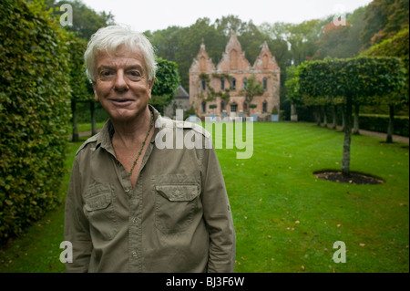 Herrliche Innenarchitekt, Nicky Haslam, abgebildet auf seinem jakobinischen nach Hause, in Hampshire, England. Stockfoto