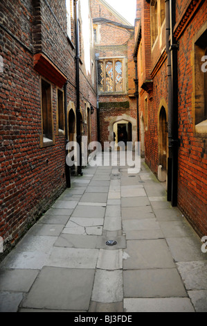 Gasse im Nordflügel des Hampton Court, London, UK Stockfoto