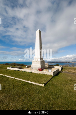 war Memorial Portland mit Blick auf Chesil beach Stockfoto