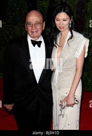 RUPERT MURDOCH WENDI DENG VANITY FAIR OSCAR PARTY 2010 LOS ANGELES CA USA 07 März 2010 Stockfoto