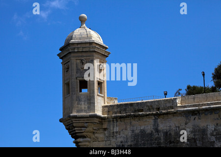 Vedette Wachhäuschen oder Wachturm in den Garjola Gärten in Senglea, Malta, wurde von den Rittern von St. John als Aussichtsturm genutzt. Stockfoto