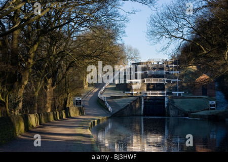 Bingley fünf-Rise sperrt, eine berühmte Funktion am Leeds-Liverpool-Kanal in Bingley in West Yorkshire Stockfoto