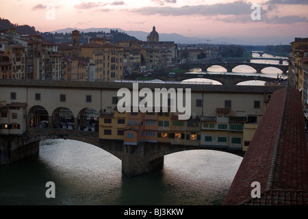 Italien, Toskana, Florenz, Ponte Vecchio, Fluss Arno Stockfoto