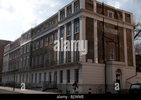 Gebäude an der Ecke von Endsleigh Street und Endsleigh Ort, Tavistock Square, Bloomsbury, Camden, London, UK Stockfoto