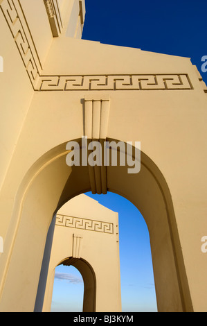 Art-Deco-gewölbten Gehweg um das Griffith Park Observatory in Los Angeles, CA Stockfoto