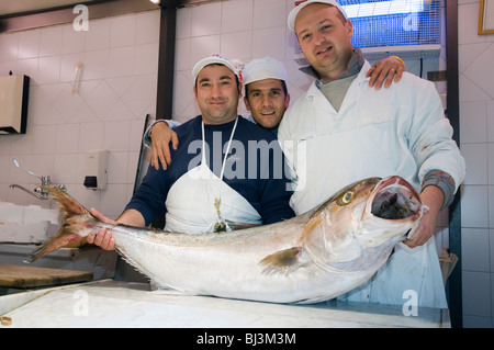 Fisch-Verkäufer in den Ambrogio Markt, Florenz, Toskana, Italien, Europa Stockfoto