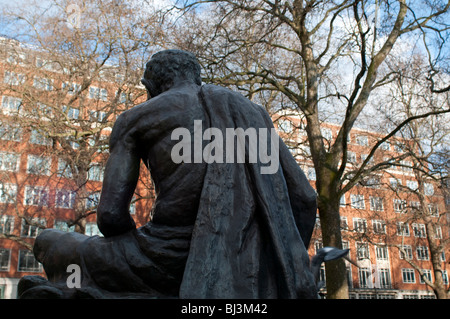 Statue von Mahatma Gandhi in Tavistock Square Gardens, Bloomsbury, Camden, London, UK Stockfoto