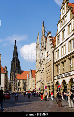 Prinzipalmarkt Platz mit St. Lamberti Kirche, Münster, Nordrhein-Westfalen, Deutschland, Europa Stockfoto