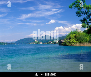 Wörthersee Lake mit Stadt von Maria Woerth, Kärnten, Österreich, Europa Stockfoto