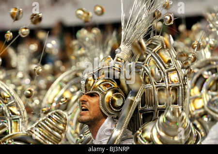 Samba Schule Portela, Carnaval 2010 Mann verkleidet als ein römischer Soldat, Sambodromo, Rio De Janeiro, Brasilien Stockfoto