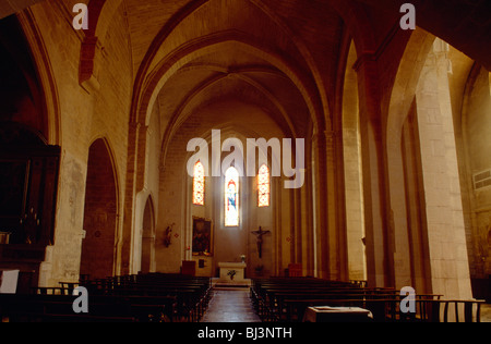 Barbentine Provence Frankreich Interieur der alten Kirche auf dem Pilgerweg Camino De Santiago Stockfoto